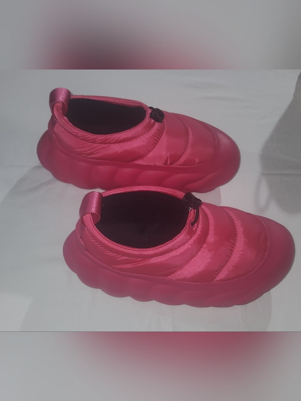 CROCS Overpuff Shorty Dragon Fruit Pink Size Women 8 Men 10